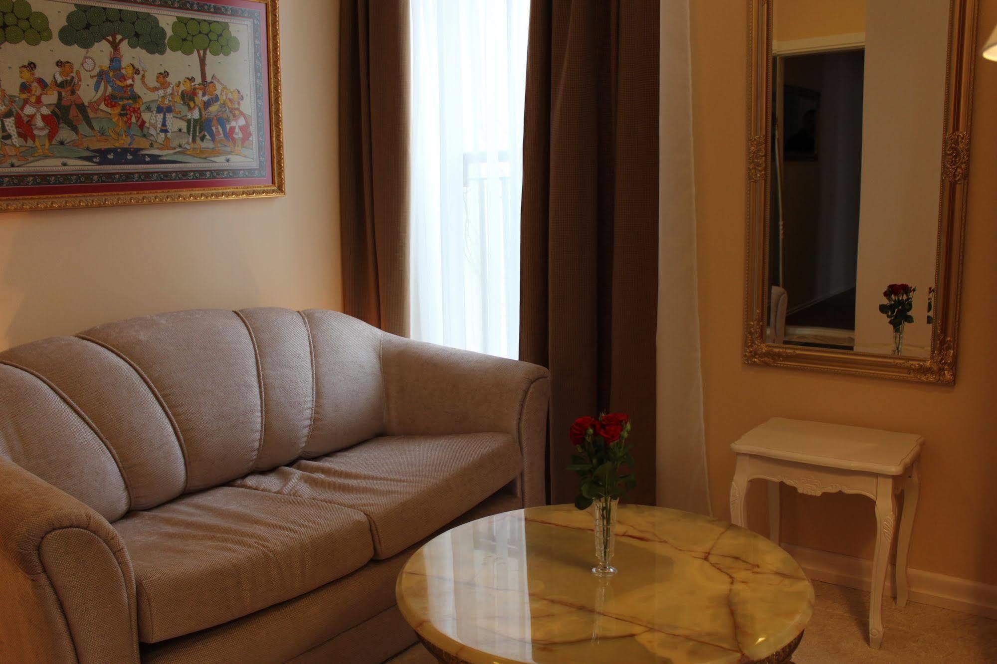 Hotel Radharane Каунас Екстериор снимка