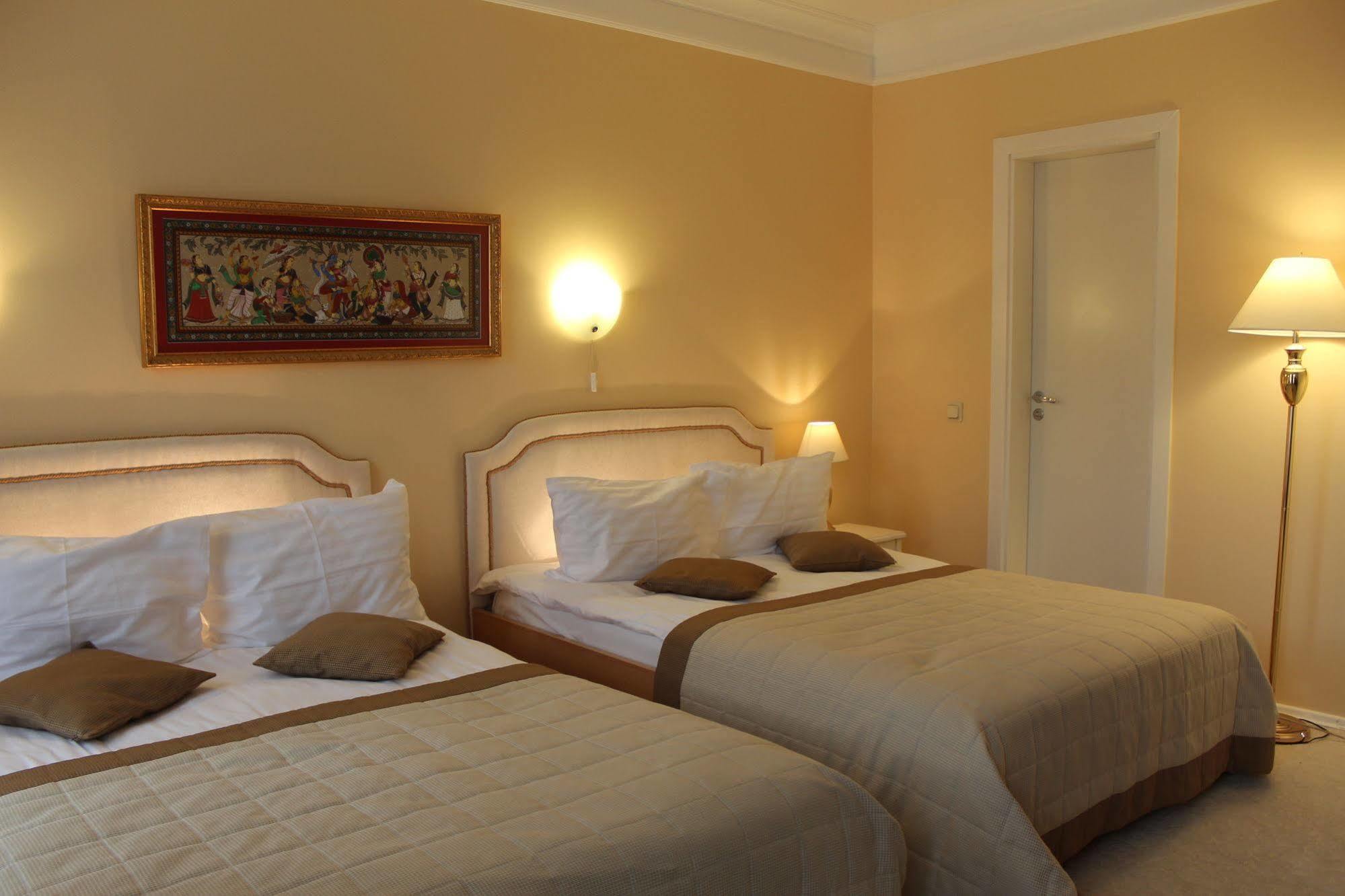 Hotel Radharane Каунас Екстериор снимка
